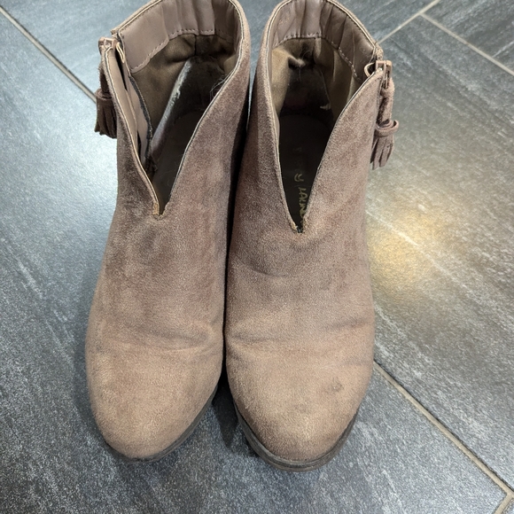 Ran Booties with Tassle - Picture 2 of 5